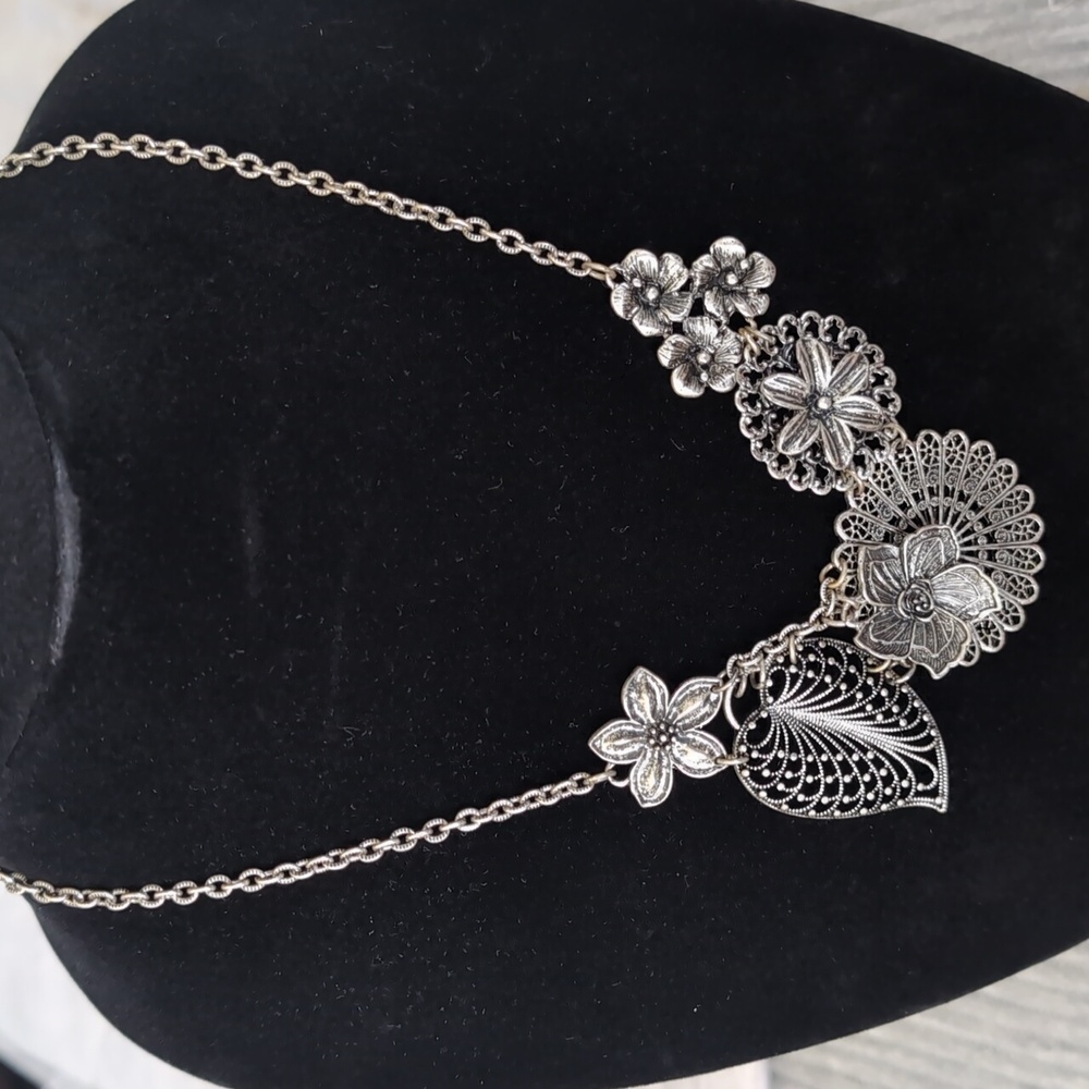 Premier Designs Floral Statement Necklace Silver